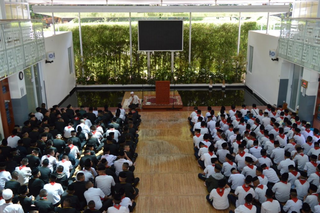 Amalkan Semboyan Dt Dzikir Fikir Ikhtiar Santri Dilatih Tawadu Pondok Pesantren Daarut Tauhiid