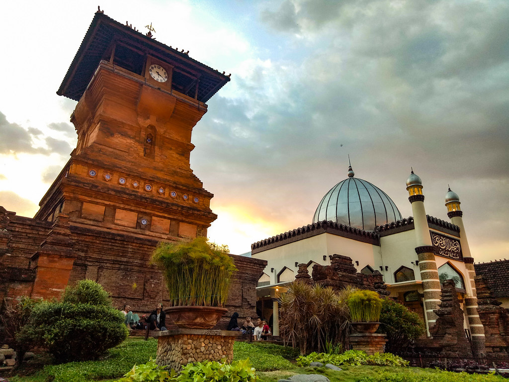 Melancong Asik ke Masjid Menara Kudus Pondok Pesantren