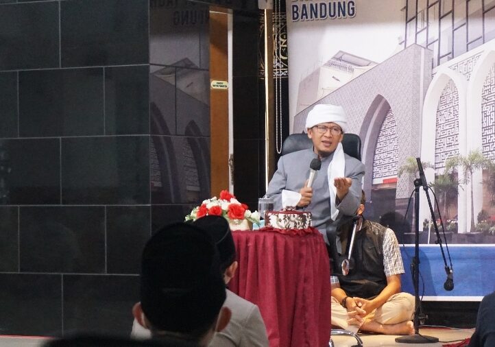 It uslubidagi yalangoch qizlarning yaqindan surati Erotik kokrak rasmlar