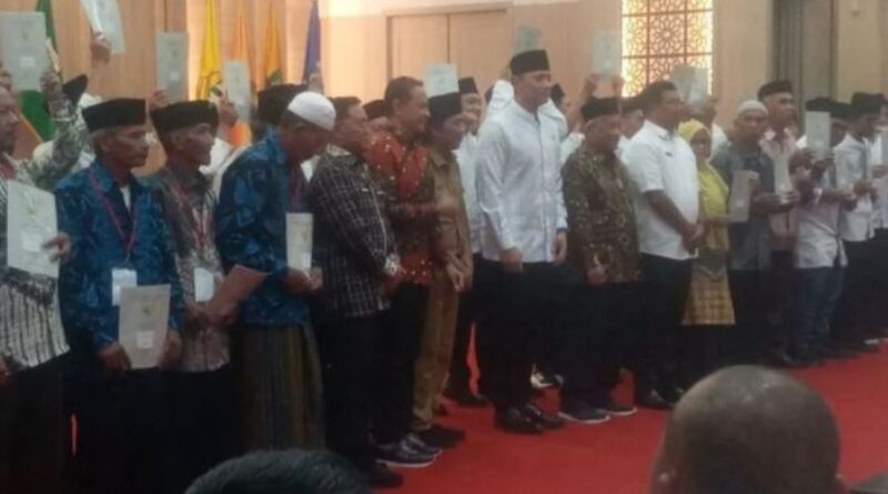 bwi dan kementrian ATR bagikan puluhan sertifikat tanah di banten