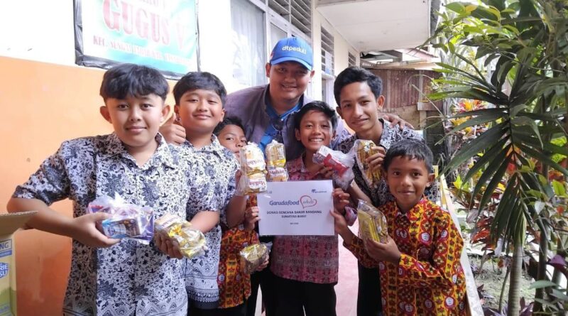 hadiah-untuk-anak-anak-korban-banjir-di-nagari-p