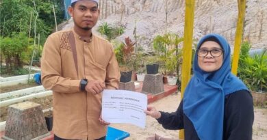 Komite Sekolah Serahkan Suplemen untuk Santri SMP DTBS Batam Guna Tingkatkan Kesehatan Santri